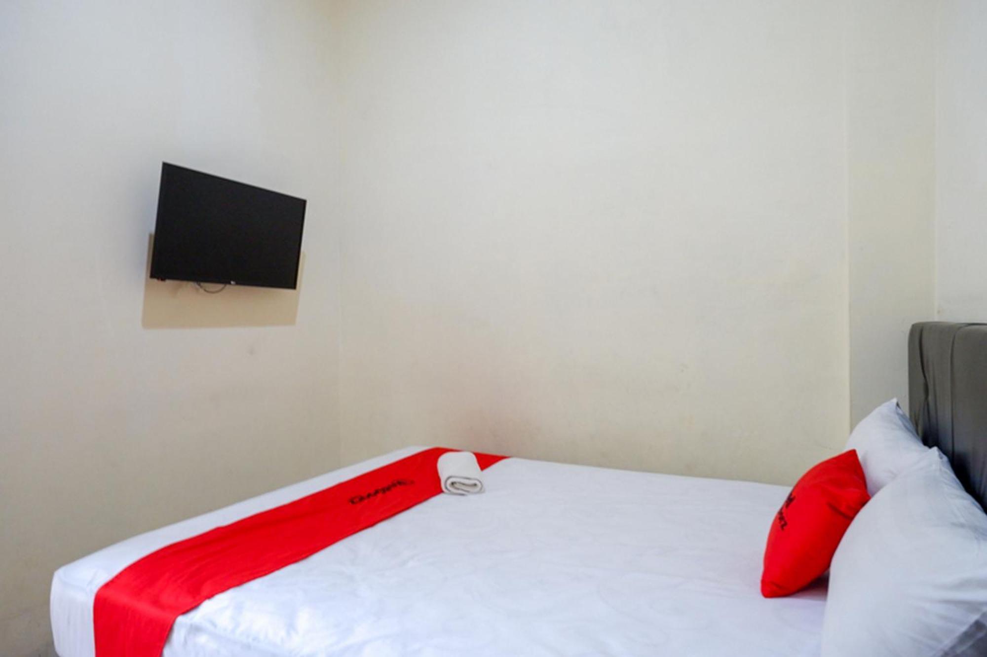 Hotel Reddoorz Syariah Near Purwosari Train Station Solo Esterno foto