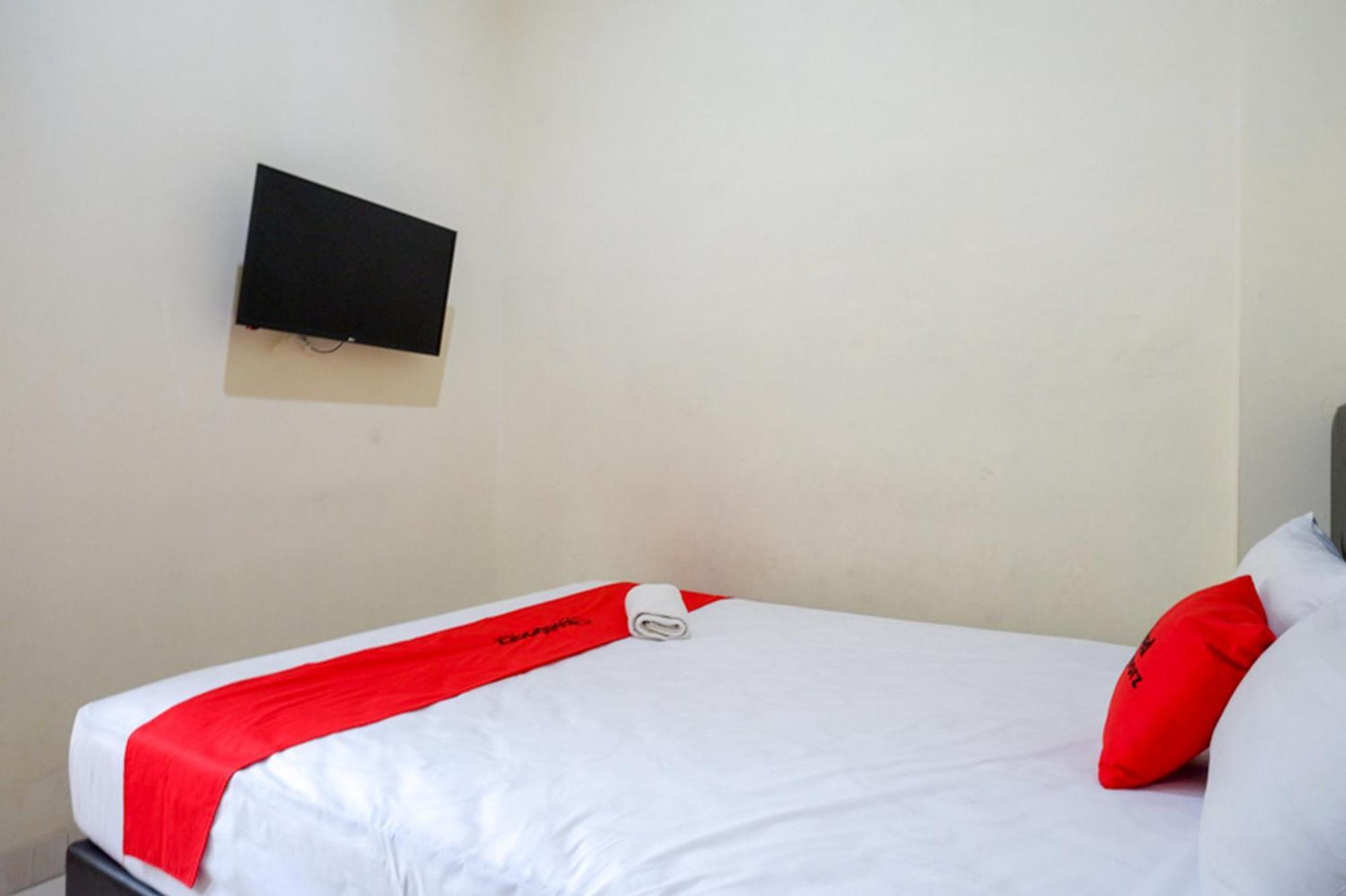 Hotel Reddoorz Syariah Near Purwosari Train Station Solo Esterno foto