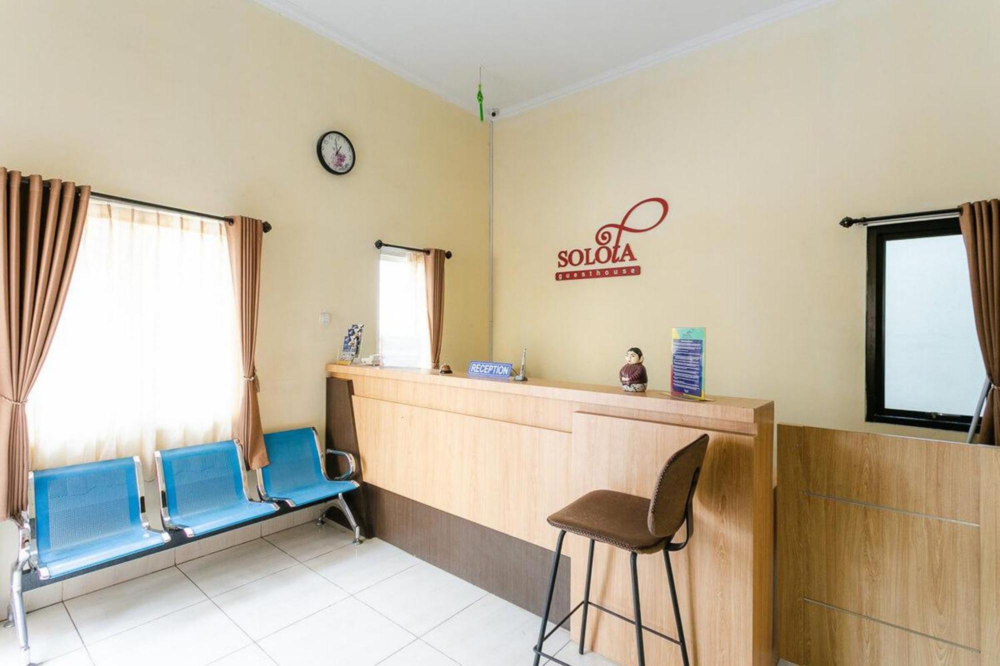 Hotel Reddoorz Syariah Near Purwosari Train Station Solo Esterno foto