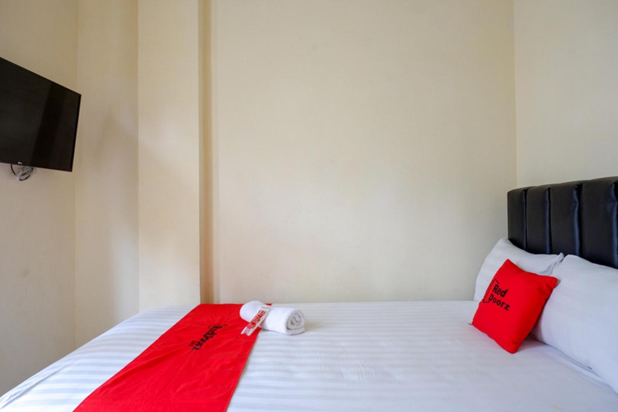 Hotel Reddoorz Syariah Near Purwosari Train Station Solo Esterno foto