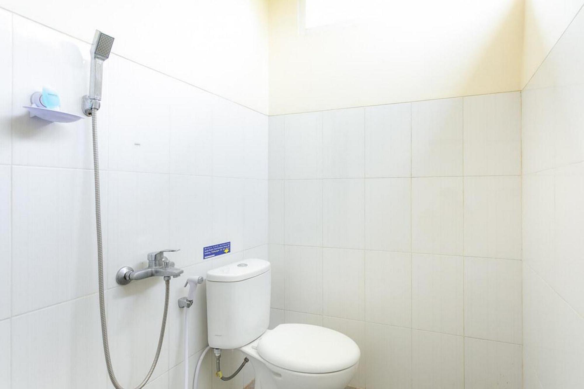 Hotel Reddoorz Syariah Near Purwosari Train Station Solo Esterno foto