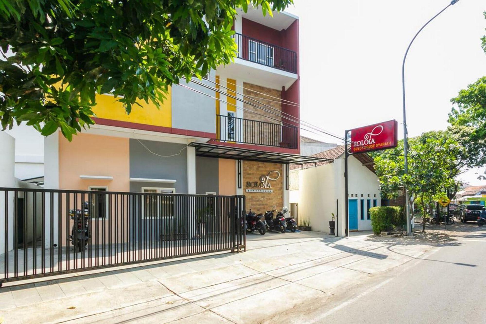 Hotel Reddoorz Syariah Near Purwosari Train Station Solo Esterno foto